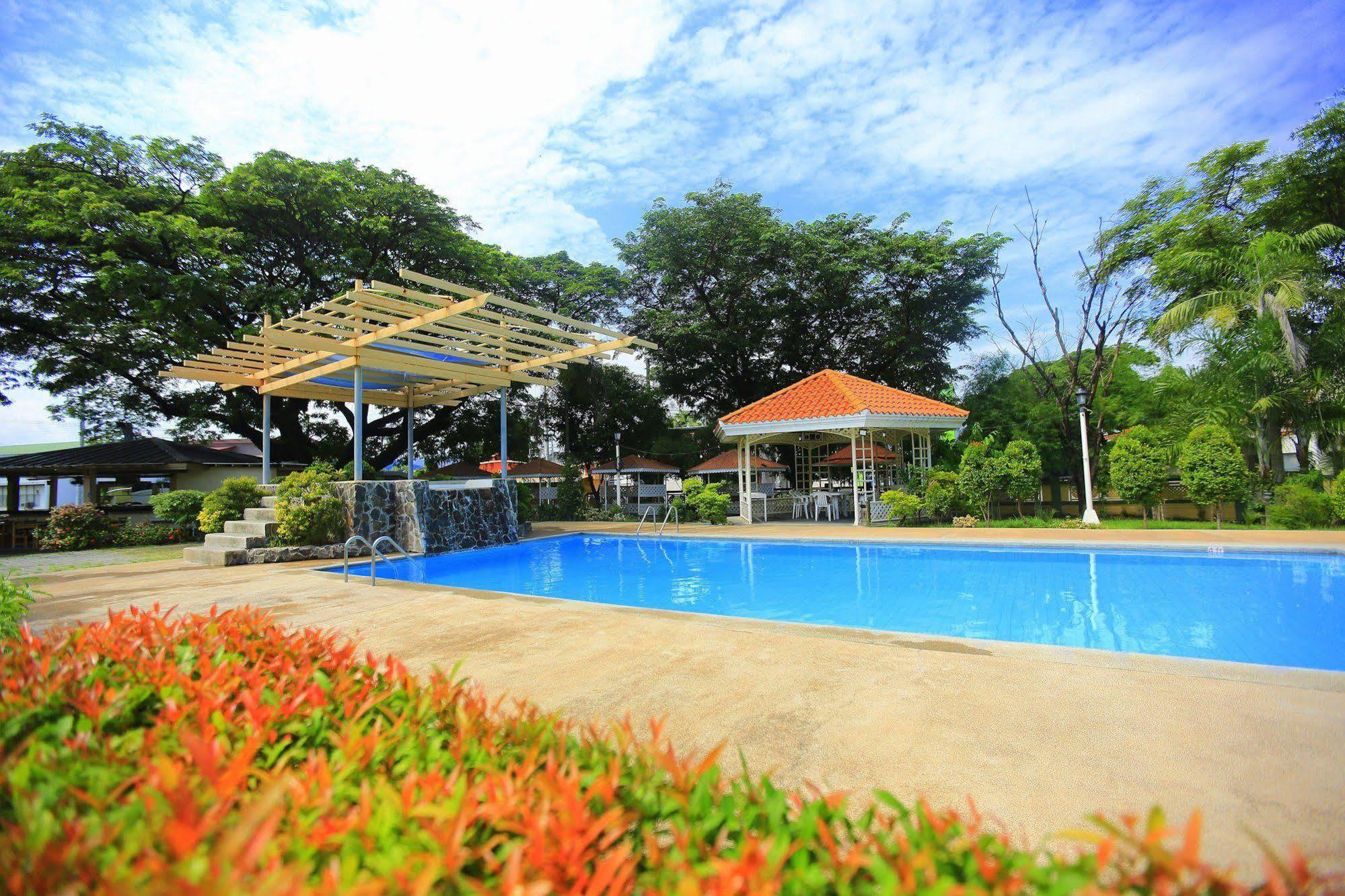 Subic Bay Peninsular Hotel Olongapo Exterior photo